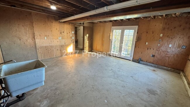Building Photo - 3 BD I 3.5 BA Home - Separate Living Areas