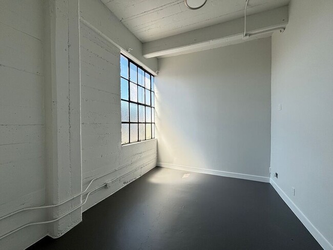 Building Photo - 1341 58th Ave