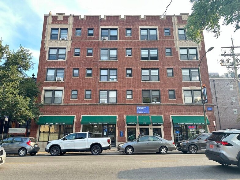 Primary Photo - 742 W Belmont Ave