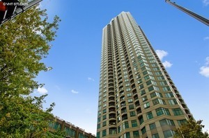 Building Photo - 400 N La Salle Dr