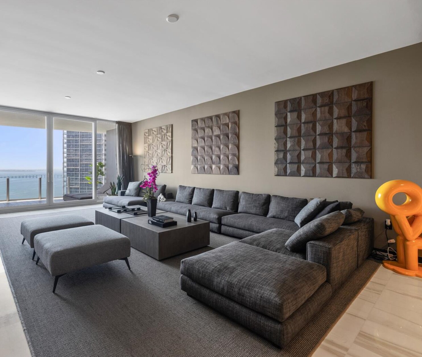 Building Photo - 300 Biscayne Boulevard Way