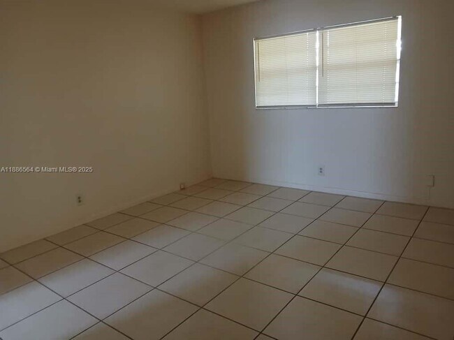 Building Photo - 5181 W Oakland Park Blvd
