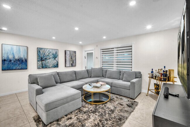 Building Photo - 4521 SW 34th Dr