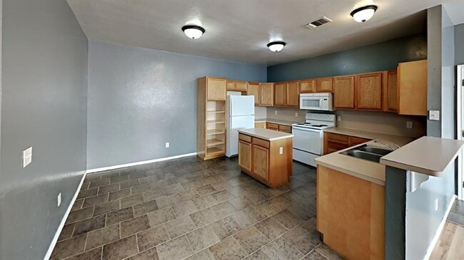 Building Photo - 1713 W Palm Pl
