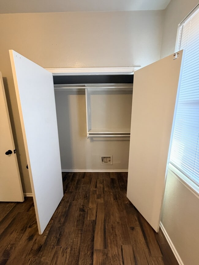 Building Photo - 1929 Lariat Cir