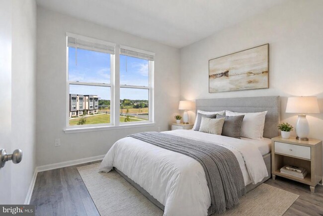 Building Photo - 344 Ensemble Wy