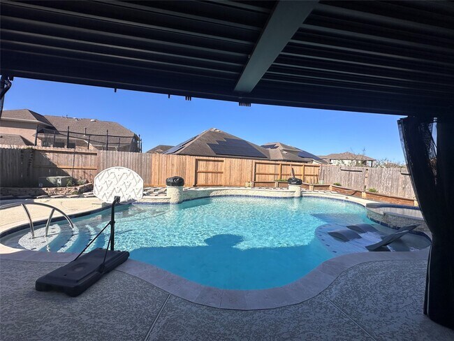 Building Photo - 2406 Trocadero Ln