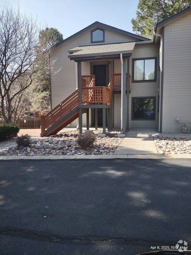 Building Photo - No College Students Move in Special: $300 ...