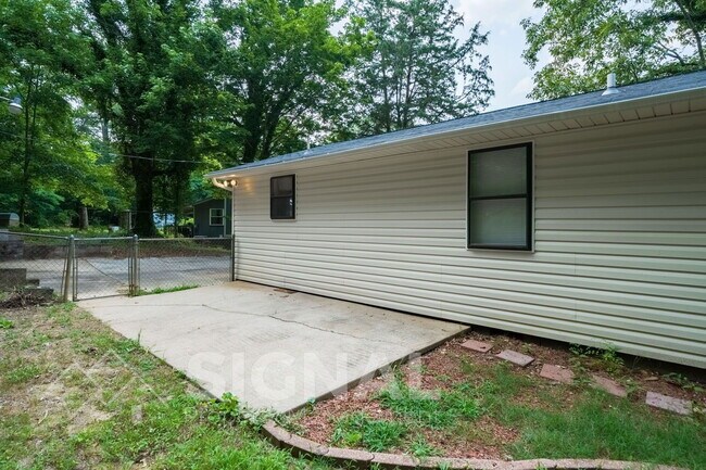 Building Photo - 5040 Oak Leaf Cir
