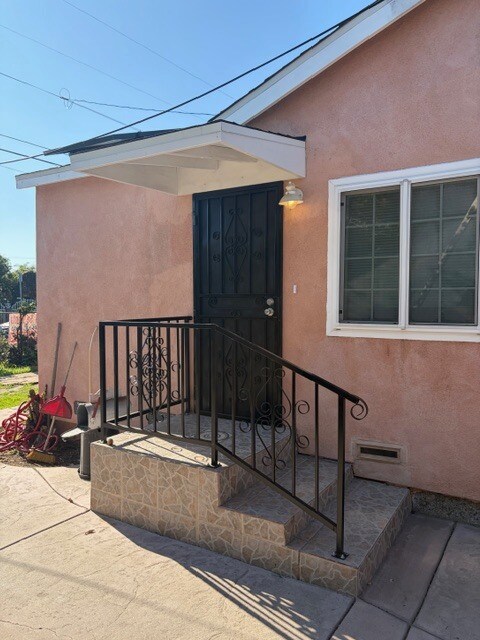 Building Photo - 4131 W 107th St