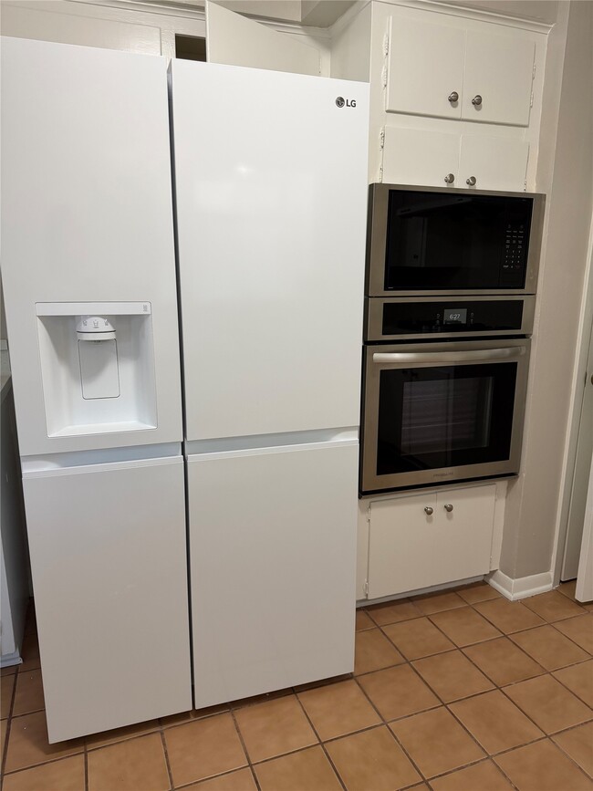 Building Photo - 5446 Jason St