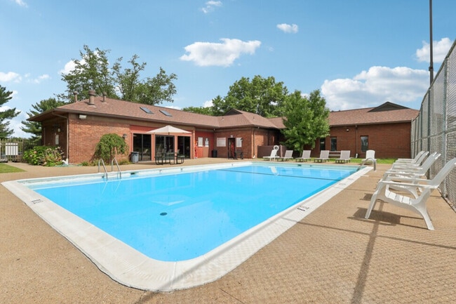 Building Photo - Monroeville Apartments at Deauville Park