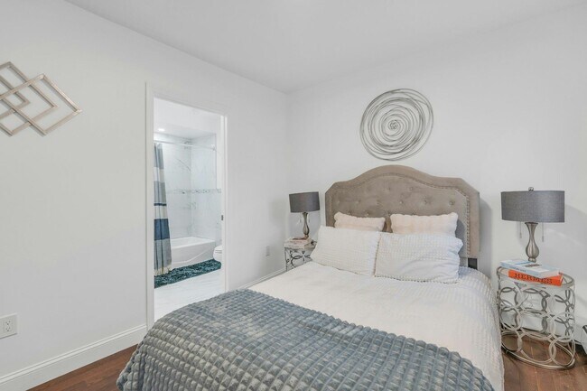 Building Photo - 196 2nd St