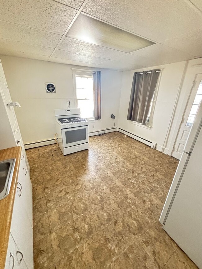 Building Photo - Charming Craftsman-Style Split Home – 3 Bedrooms, 1 Bath