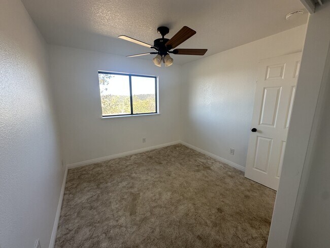 Building Photo - 33030 Rd 233