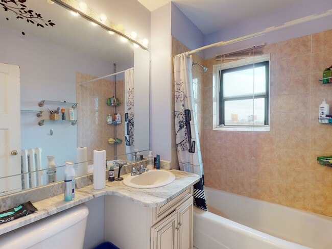 Building Photo - Fenway 3 Bed – Heat & Water Included – 1,003 Sq Ft – 9/1