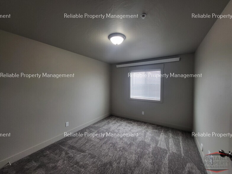 Building Photo - 6325 N Silver Fox Rd