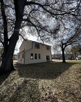 Building Photo - 118 Little John St