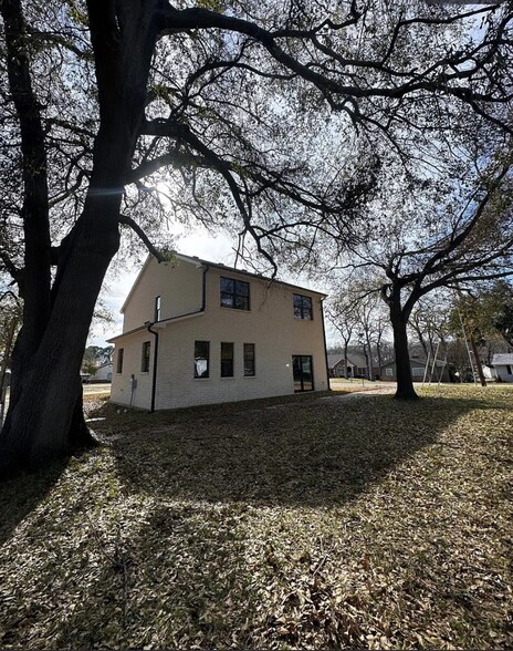 Primary Photo - 118 Little John St