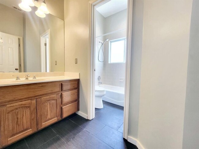 Building Photo - Beautiful and Spacious 4 BR / 3 BA Home fo...