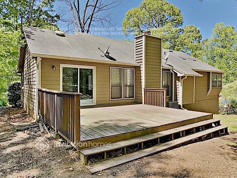 Building Photo - 4042 Maxanne Dr NW