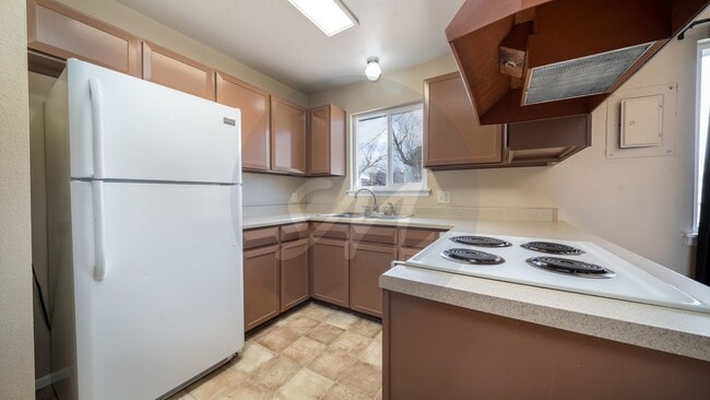 Building Photo - Sunny Ranch Home in Southeast Colorado Springs