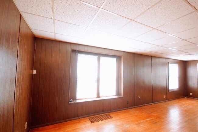 Building Photo - 500 NE Wilson Ave