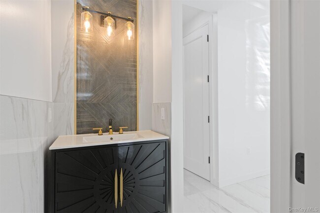 Building Photo - 613 Union Rd