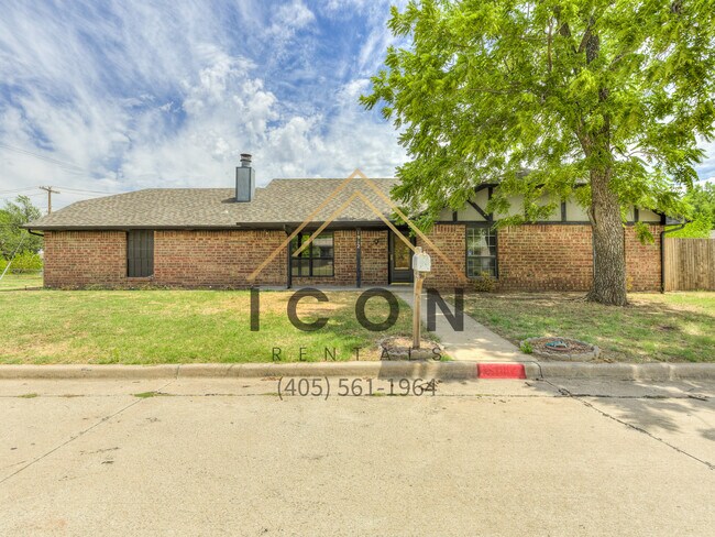 Primary Photo - 1912 N Gleason Ave
