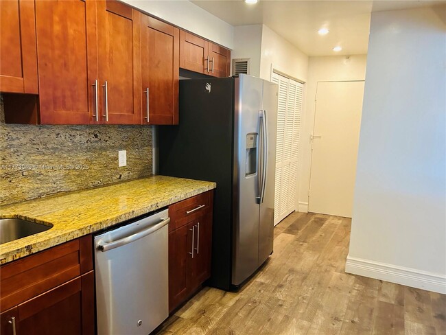 Building Photo - 5825 Collins Ave
