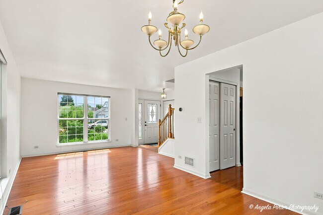 Building Photo - 10570 Wing Pointe Dr