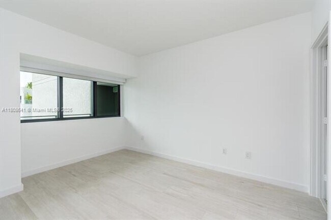 Building Photo - 650 NE 32nd St