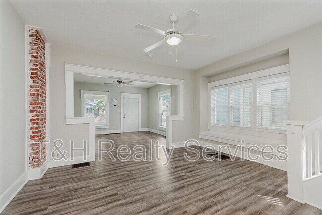 Building Photo - 1134 Lasalle St