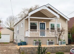 Building Photo - 5525 NE Everett St