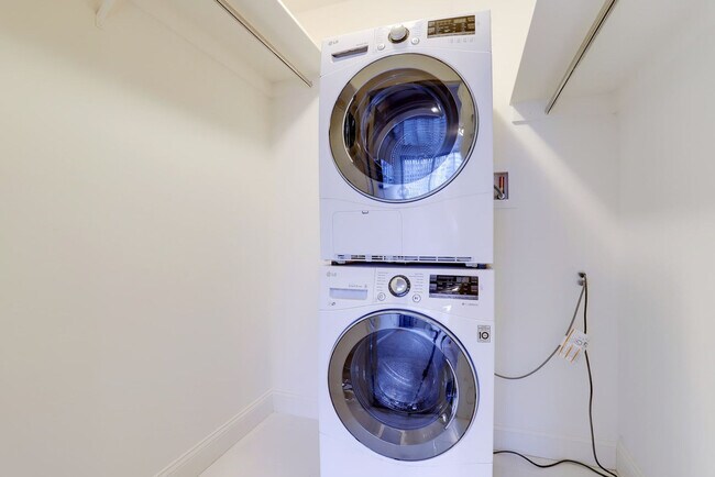 Building Photo - 2111 Richmond Hwy