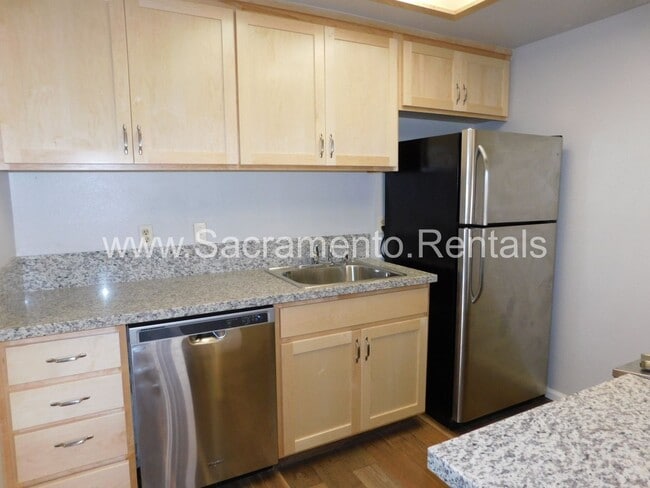 Building Photo - Updated 2bd/1ba Foothill Farms Duplex with 1 Car Garage
