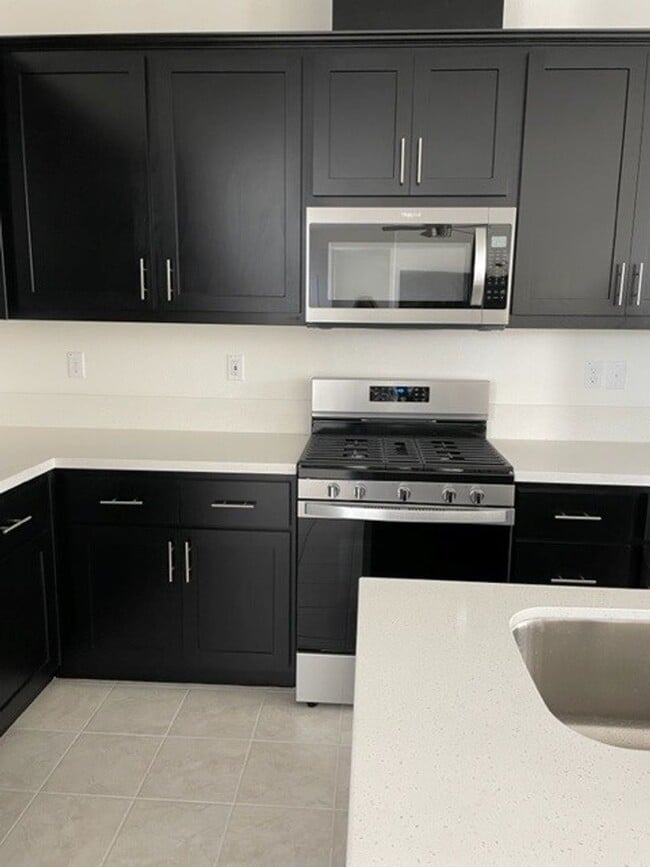 Building Photo - Beautiful 3 Bedroom, 2 Bath, in River Island Community