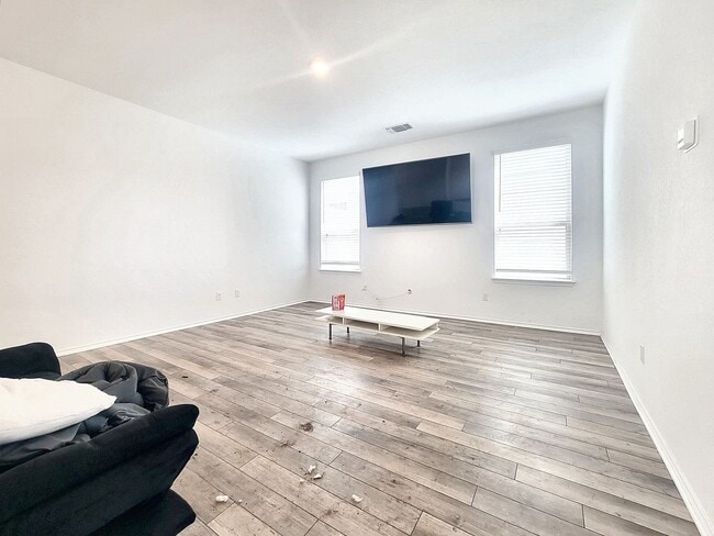 Building Photo - 517 Sour Cherry Ln