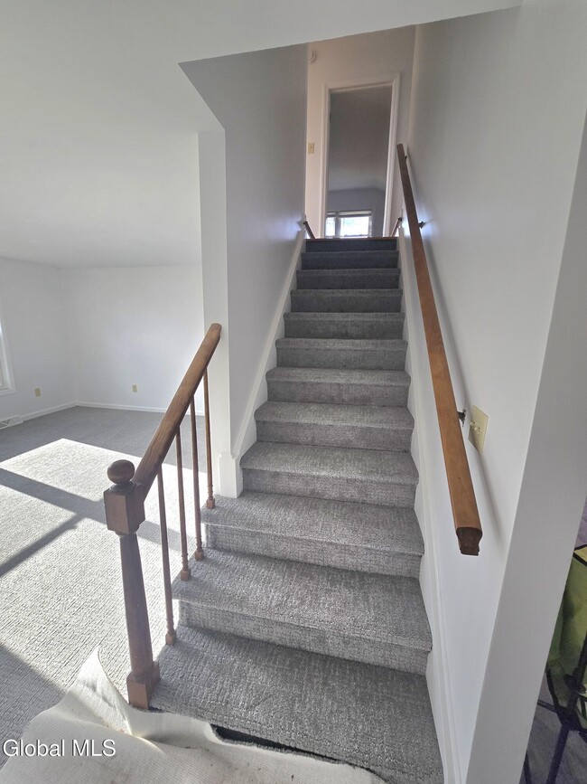 Building Photo - 19 Commodore St