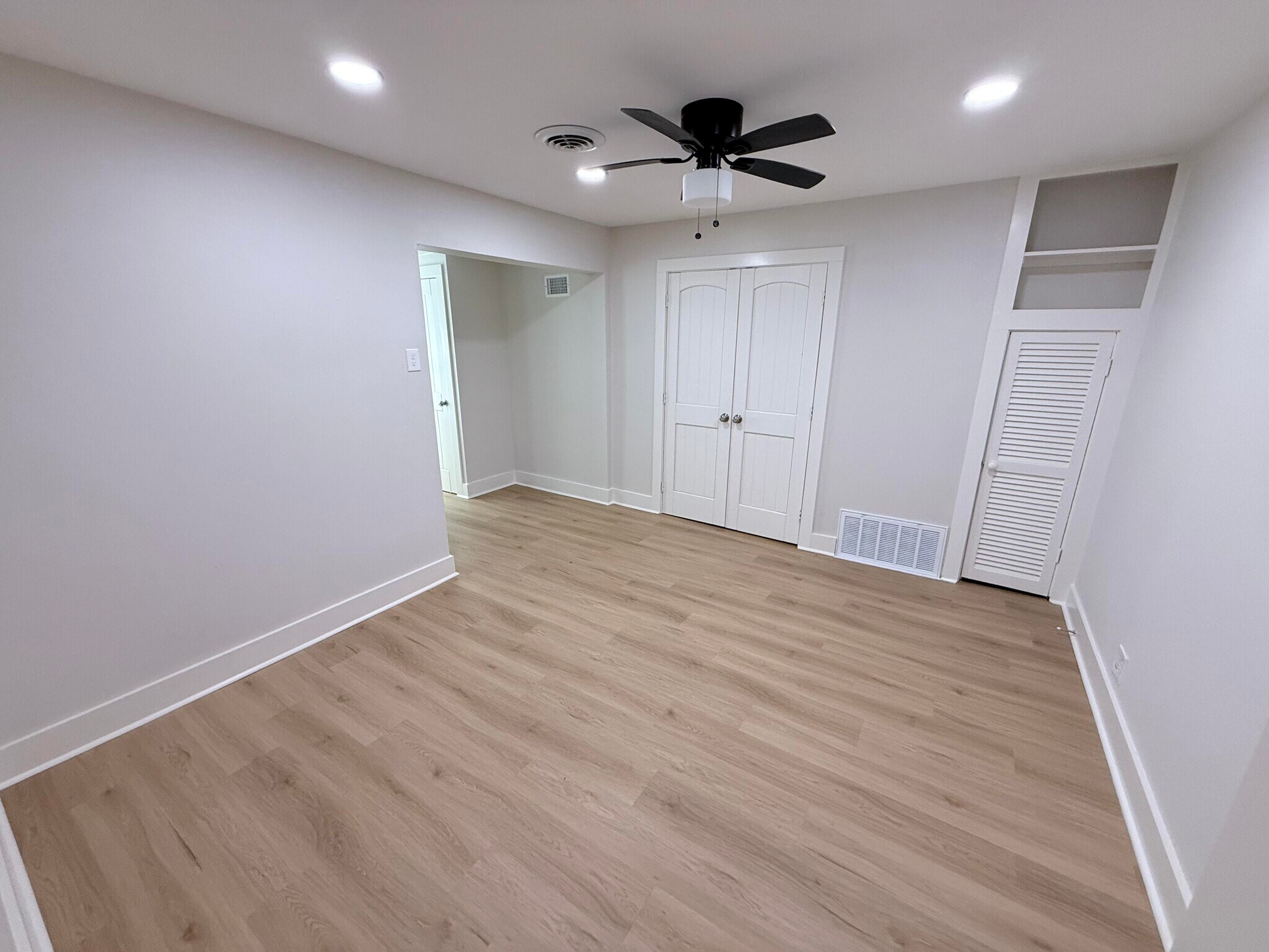 Building Photo - 414 12th St SE