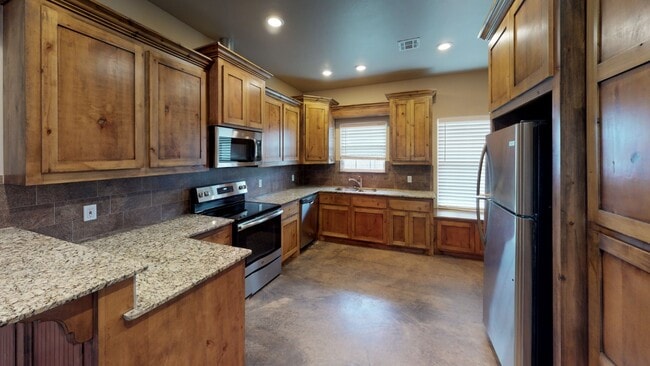 Building Photo - 11201 NE Marigold Ln