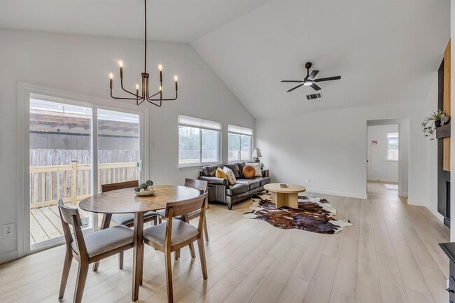 Building Photo - 2104 Andover Dr