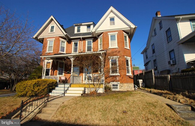 Building Photo - 141 W Mulberry St