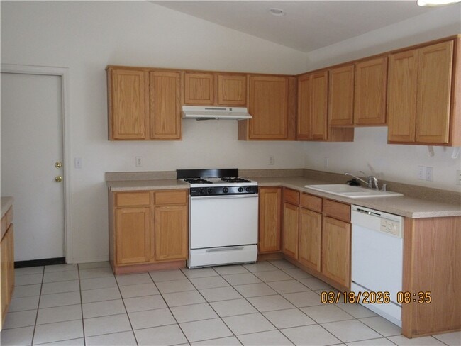 Building Photo - 2820 Wickieup Ave