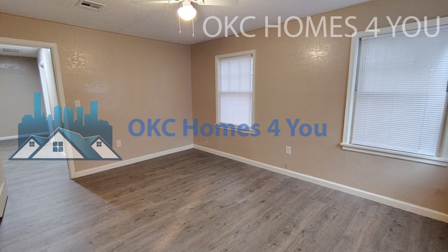 Building Photo - 3 Bedroom, 1 Block South of UCO - Save $625.00 off first full months rent.