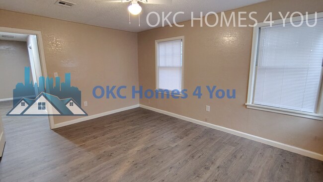 Building Photo - 3 Bedroom, 1 Block South of UCO