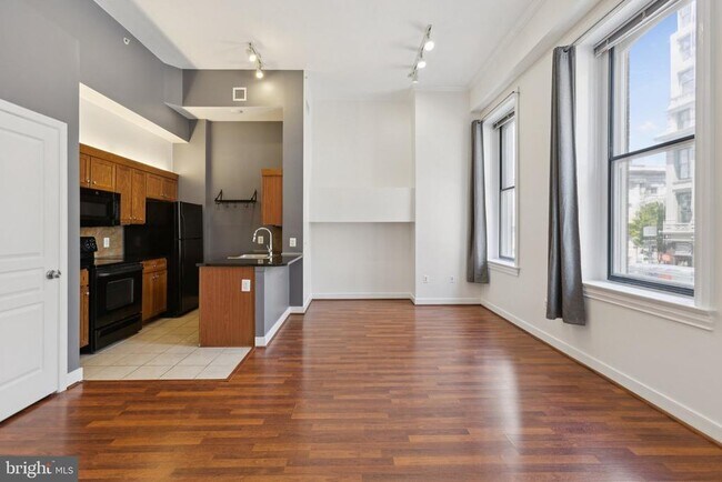 Primary Photo - 616 E St NW