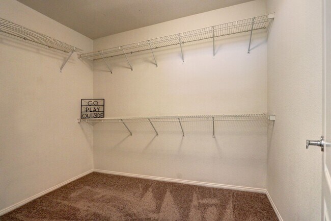 Building Photo - WONDERFUL HOME LOCATED IN DESIRABLE NORTH ...