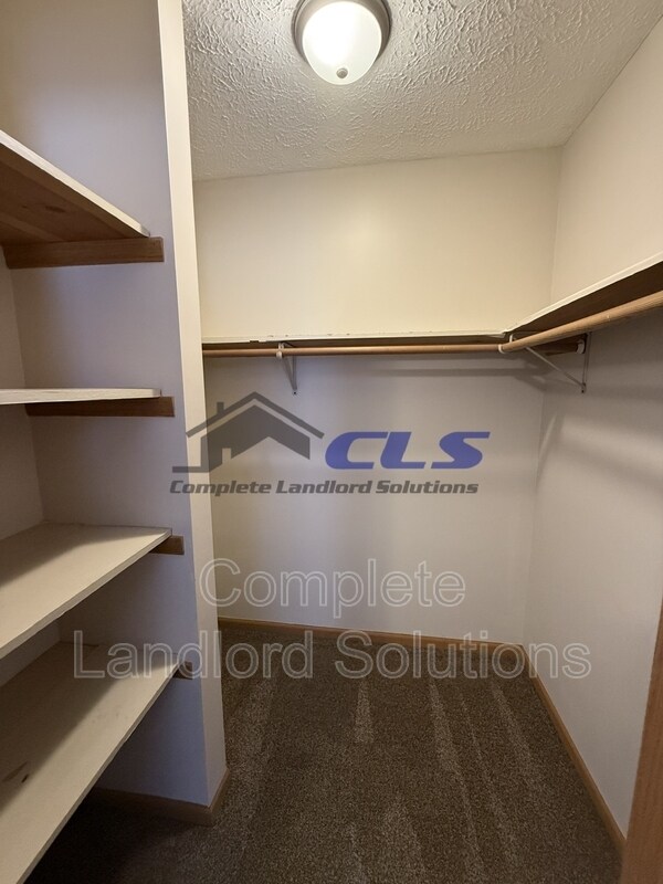 Building Photo - 1736 E Morgan Dr