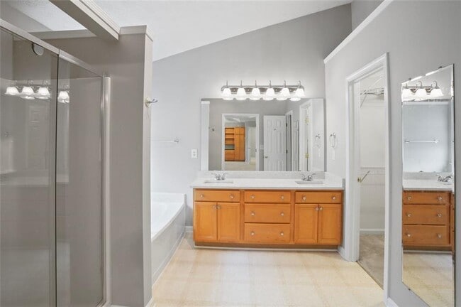 Building Photo - 2643 Whispering Pines Dr SW